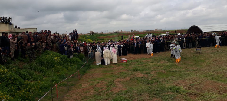 بالصور.. بدء عمليات فتح المقابر الجماعية للأيزيديين بقرية كوجو في سنجار